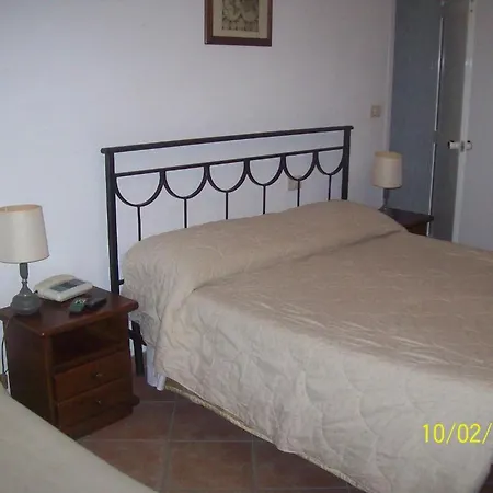 La Perla Hotel *